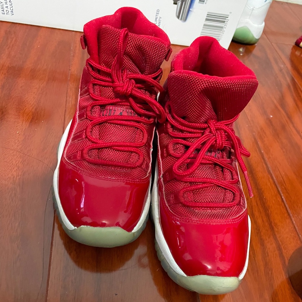 Red Jordan 11 retro